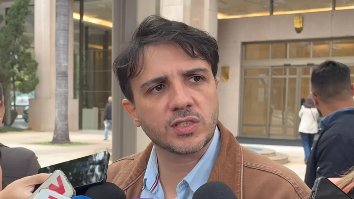 Renan Santos retoma proposta de reforma e defende limites para poderes do STF